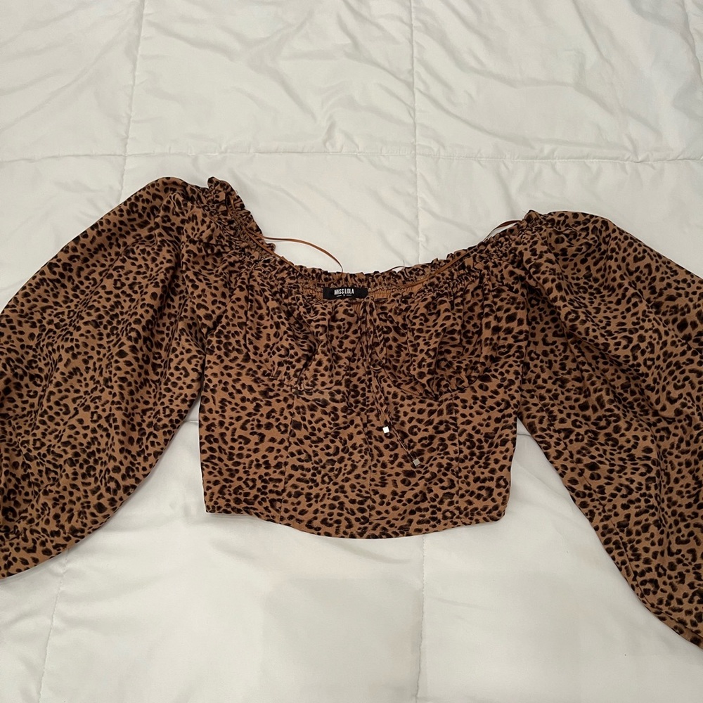 Cheetah print puff sleeve top